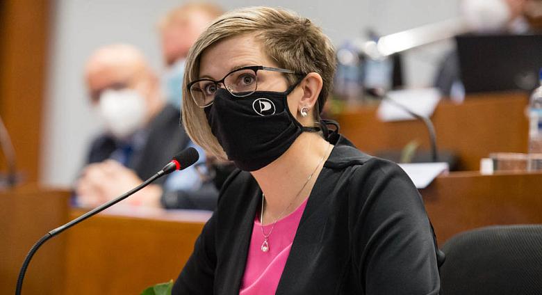 HANA HAJNOVÁ (Česká pirátská strana) byla zvolena 1. náměstkyní hejtmana. Je také telčskou zastupitelkou. 