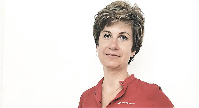 VYŠÍVÁNÍ se ve volném čase věnuje Jaroslava Kettnerová z Třeště už skoro dvacet let. Žije sice pro rodinu, ale také sní o tom, že by se v budoucnu mohla podílet na výšivce kroje. Foto: David Kratochvíl
