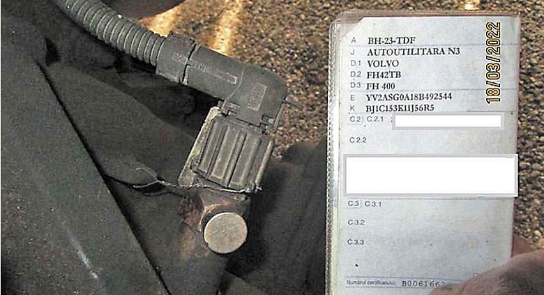 V TACHOGRAFU a na kartě řidiče byl místo doby řízení při jízdě vozidla zaznamenáván odpočinek.Foto: PČR