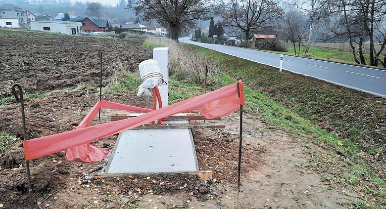 STACIONÁRNÍ meteostanice na silnicích pomáhají cestářům předcházet nebezpečným situacím. Mezi ně patří například náledí na vozovce. Zdroj: ŘSD