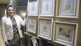 MINIATURY z Jihlavy a Brtnice tvoří technikou tuš/akvarel/pastel designérka Věra Kronovetrová (na snímku nahoře), na výstavě patří její prezentace k divácky nejúspěšnějším. Vpravo obraz vyučené kožešnice, dnes obchodnice s drahými kameny a ezoterickým zbo