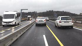 NA VYBRANÝCH úsecích dálnice by se mohlo jet stopadesátikilometrovou rychlostí. Zda z některých úseků bude i na Vysočině, se zatím neví. Ilustrační foto:  archiv JL