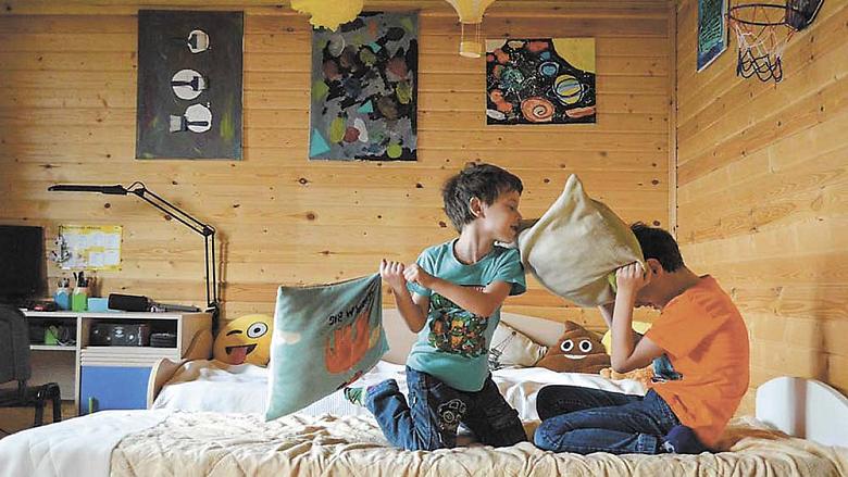 KAŽDÝ rodič si přeje, aby jeho děti byly zdravé a mohly vyrůstat bezstarostně. Rozhodujícím způsobem k tomu přispívá také životní prostředí. Foto: Institut zdravého bydlení