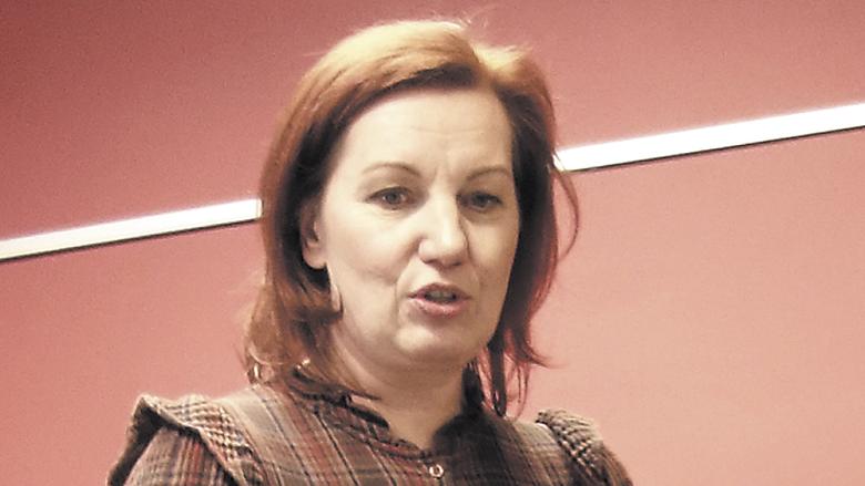AKTUÁLNĚ pracuje historicky první vítězka televizní soutěže amatérských pekařů Petra Burianová na koláčové mapě Česka. V třebíčské knihovně byl o její vyprávění velký zájem. Foto: Antonín Zvěřina