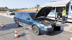 POLICISTÉ v Jihlavě si za pomoci expertů Centra služeb pro silniční dopravu došlápli na řidiče, jejichž vozy nesplňují emisní normy. Z deseti vozů jich víc než půlka nejenže neprošla, ale speciální kontrola u nich odhalila dokonce vážnou závadu. Foto: PČ