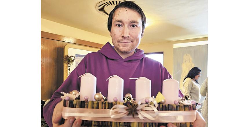 BUDOUCÍ vyučený zahradník – florista Tadeáš Beneš z Pavlova v Třešti v kulturním domě představil několik svých výrobků. Například tento parter.  Foto: David Kratochvíl