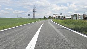 INVESTIČNÍ akce na necelých dvou kilometrech silnice mezi Třebíčí a Červenou Hospodou stála téměř devět milionů korun bez DPH.Foto: ŘSD